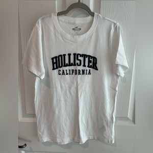 Hollister embroidered tee, sz small